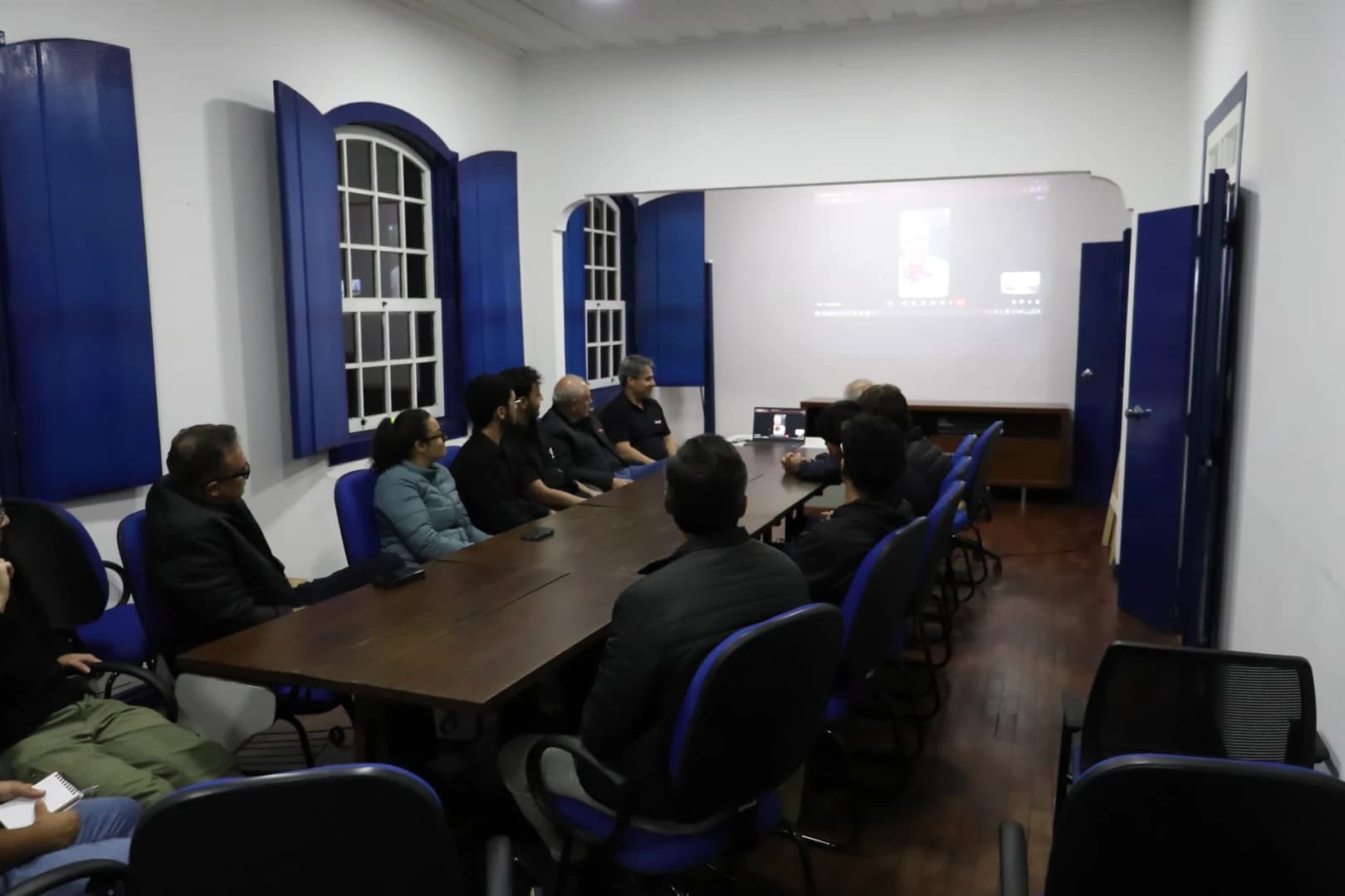 Empresas juniores da Escola de Minas se encontram com a diretoria da DINEX